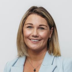 Victoria Scott
