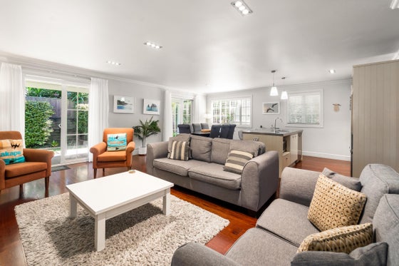 1004900_2.jpg