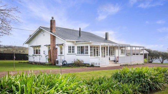 1050048_2.jpg