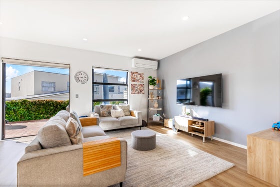 1341648_3.jpg