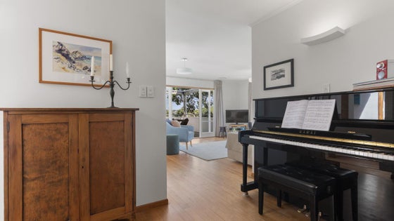 1451360_3.jpg