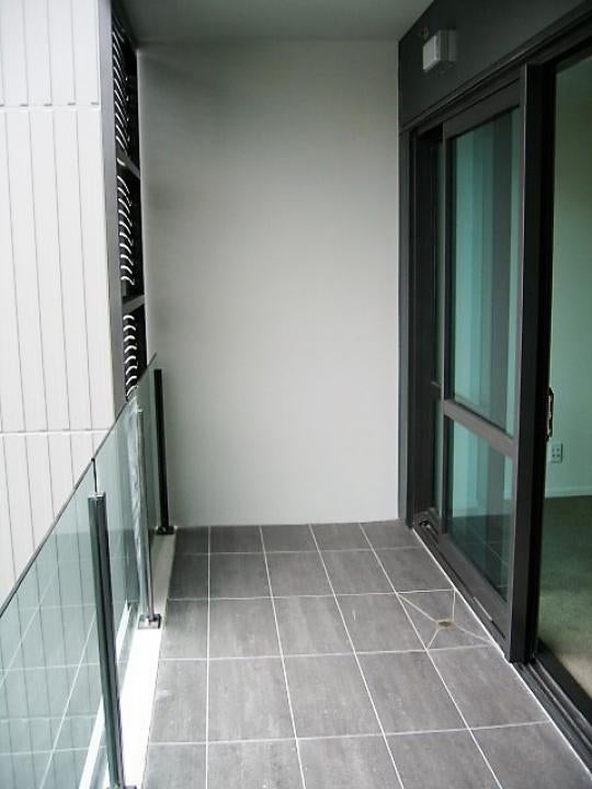 1651312_2.jpg
