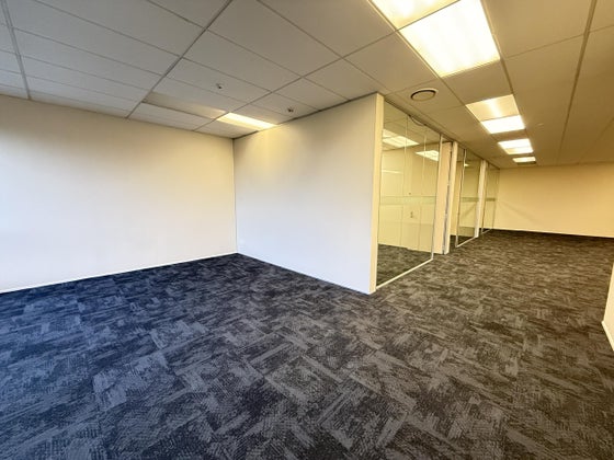 1698953_3.jpg