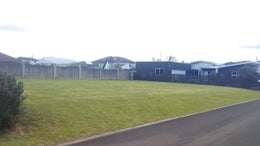 2200735_1.jpg