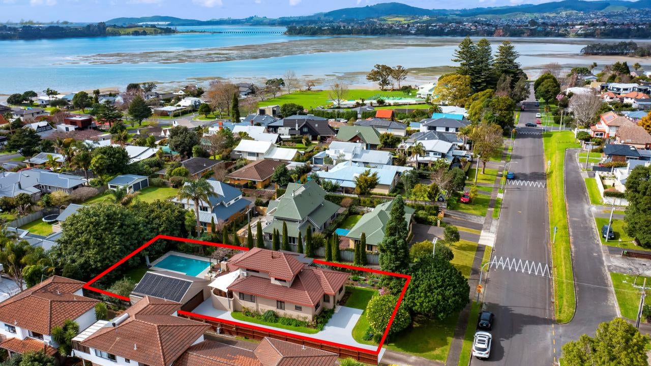 Residential Asking Price NZ 2 250 000 67 Thirteenth Avenue