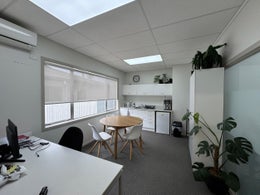 2602149_1.jpg
