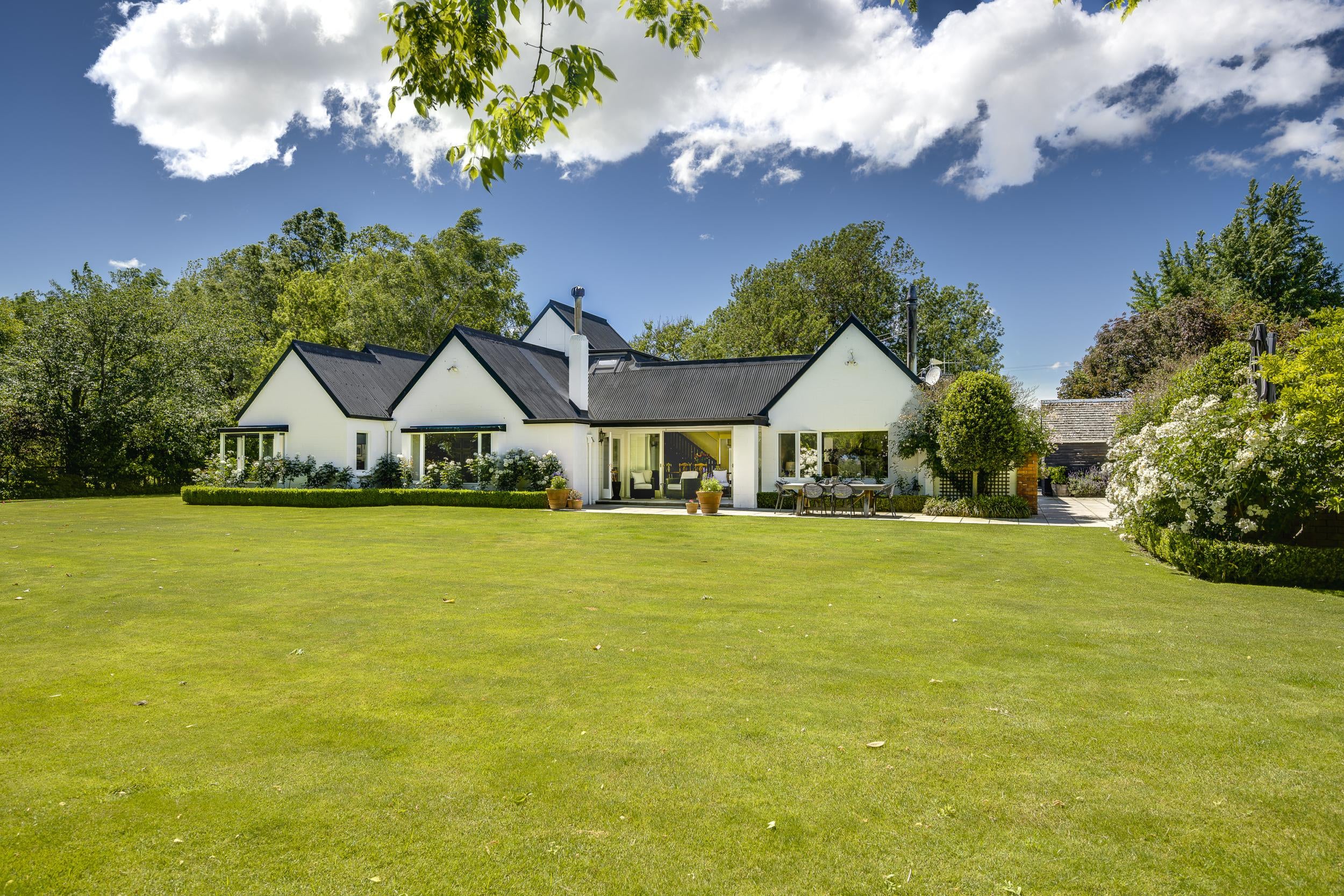 Established Lifestyle, productive land, motivated