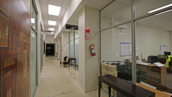 3050390_3.jpg