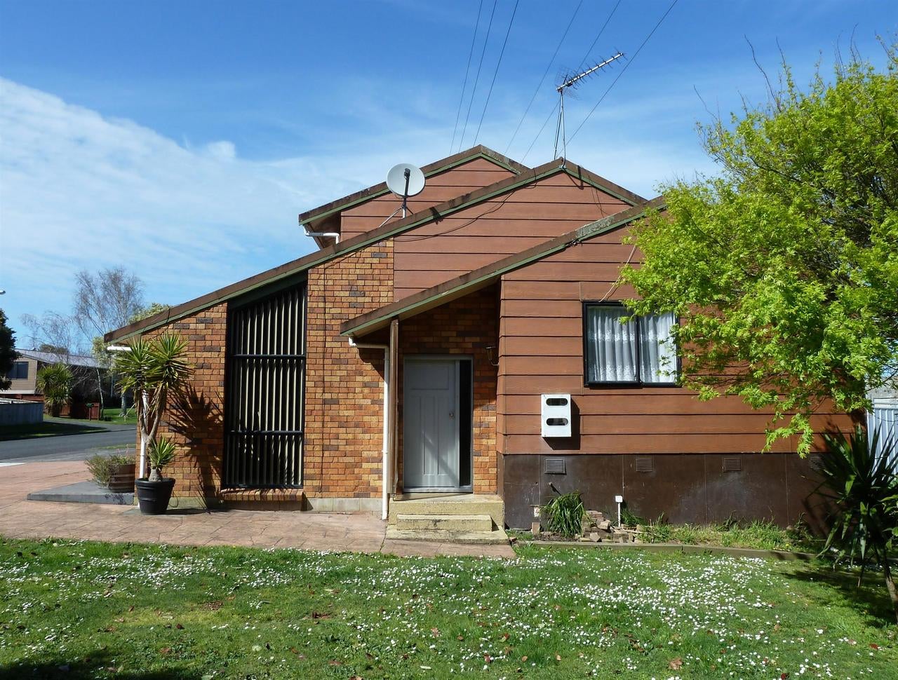 Residential Auction: 34B Barnhill Crescent, Pahurehure, Papakura | Bayleys