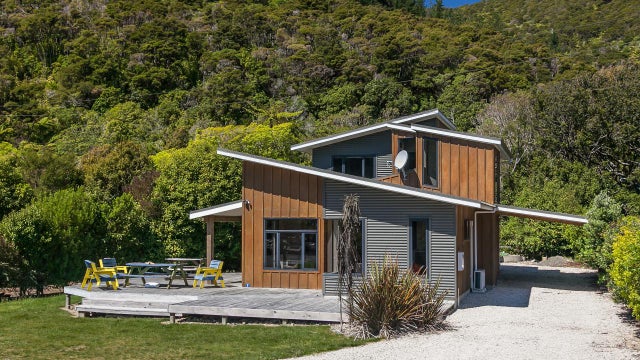 Residential Asking Price Nz$540,000: 2 The Parade, Okiwi Bay 