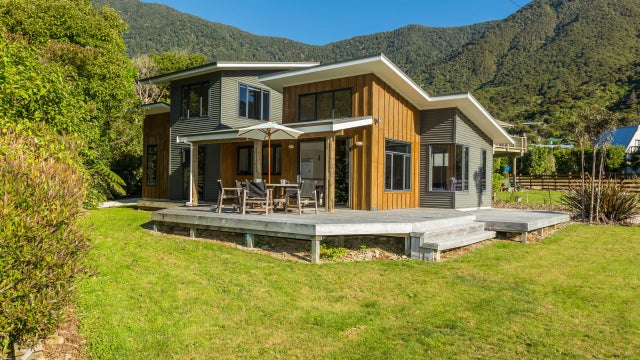 Residential Asking Price NZ$595,000: 2 The Parade, Okiwi Bay ...