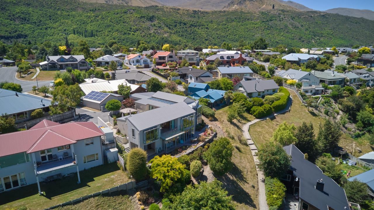 Residential Asking Price NZ 3 550 000 37 Cotter Avenue Arrowtown