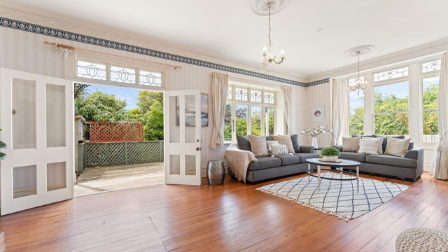 Residential Offers/Enquiries Over NZ649,000 35 Maryhill Terrace, Maryhill, Dunedin Bayleys