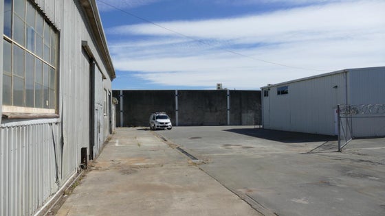 5511403_3.jpg