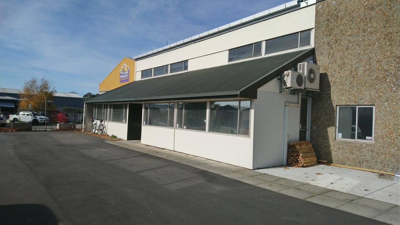 5514661_3.jpg