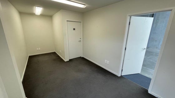 5516460_3.jpg