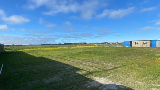 5516663_3.jpg