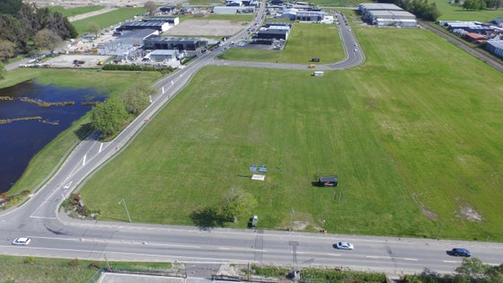 5516904_3.jpg