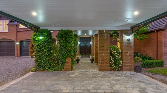 5517416_3.jpg