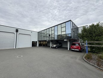 5526930_1.jpg