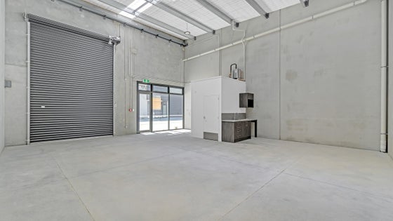 5528218_3.jpg