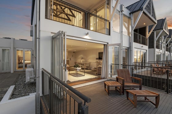 5529594_2.jpg
