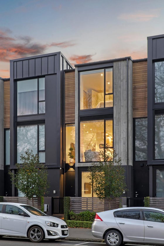 5530892_3.jpg