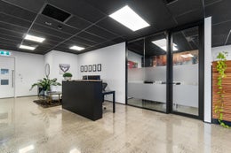 5801218_1.jpg