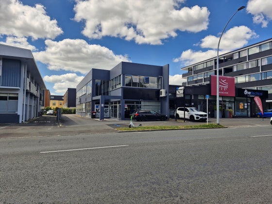5805118_2.jpg