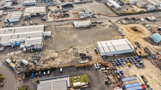 5806352_3.jpg