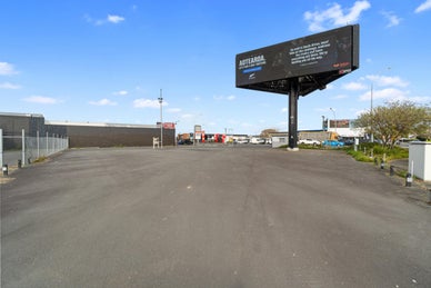 5807258_1.jpg