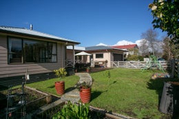 814557_1.jpg