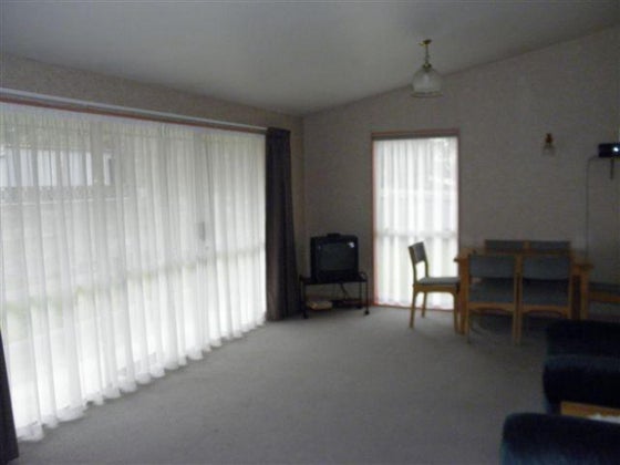 8400214_2.jpg